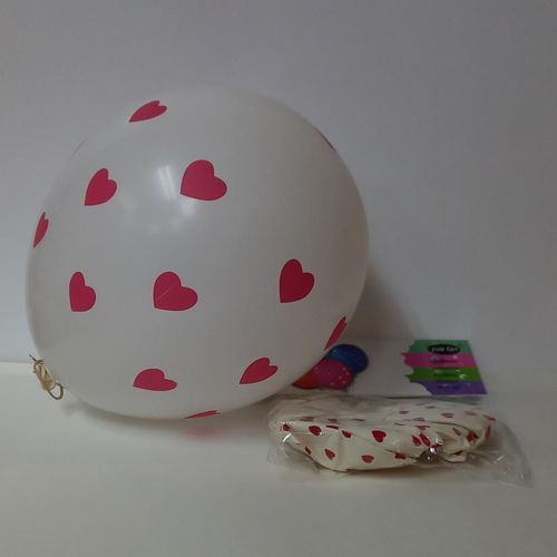 BALLOONS ROUND WHITE WITH RED HEARTS 10PCS